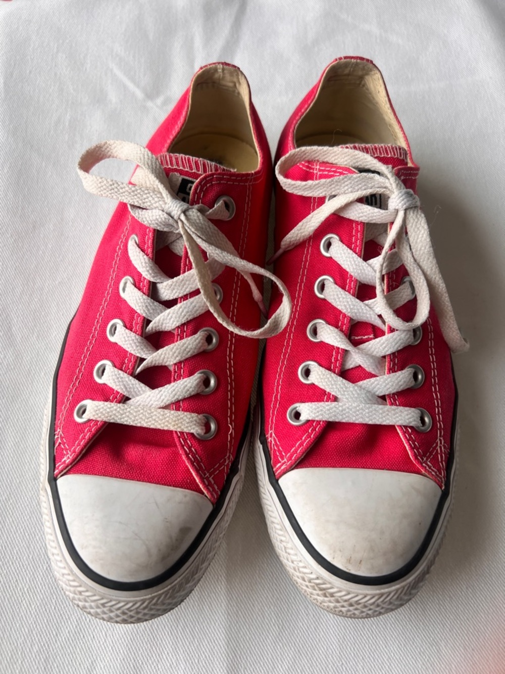 Converse All Star Low-Top Sneakers in Vibrant Pink Women’s size 9
